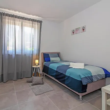 Villa Natascha In Pamici - Haus Fuer 6 Personen
