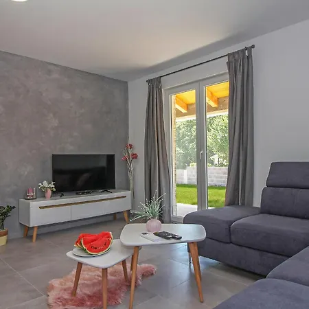Villa Natascha In Pamici - Haus Fuer 6 Personen *