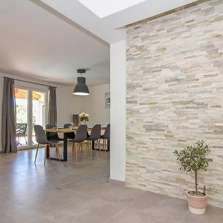 Villa Natascha In Pamici - Haus Fuer 6 Personen