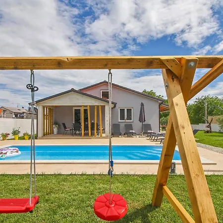 Villa Natascha In Pamici - Haus Fuer 6 Personen Žminj